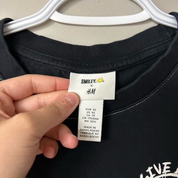 H&M x Smiley Black Long Sleeve “Give Love Back” Tee - Picture 6 of 6